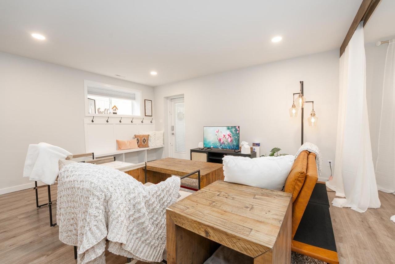Copperwood Cozy Cellar With Hot Tub Ξενοδοχείο Lethbridge Εξωτερικό φωτογραφία