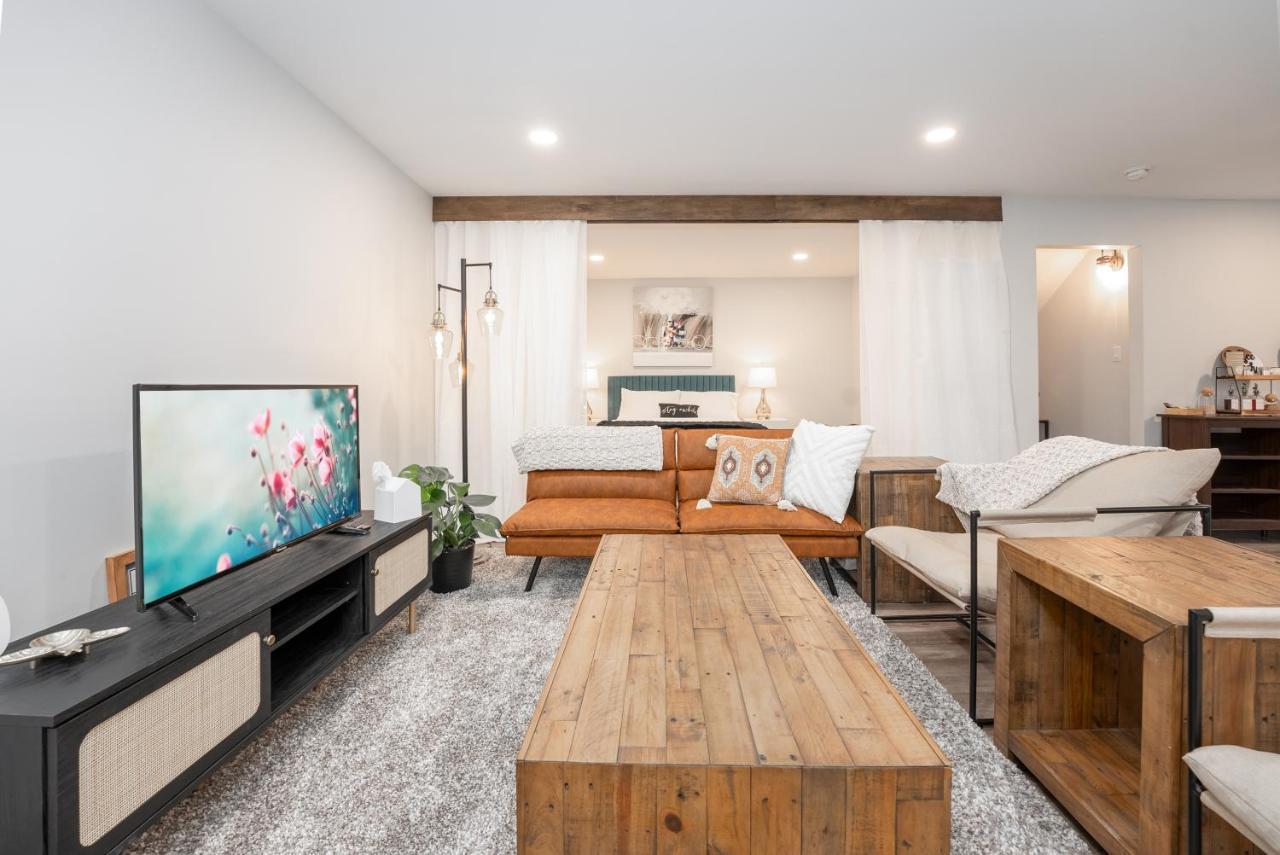 Copperwood Cozy Cellar With Hot Tub Ξενοδοχείο Lethbridge Εξωτερικό φωτογραφία