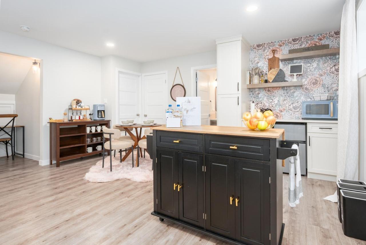 Copperwood Cozy Cellar With Hot Tub Ξενοδοχείο Lethbridge Εξωτερικό φωτογραφία