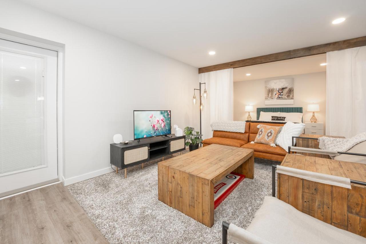 Copperwood Cozy Cellar With Hot Tub Ξενοδοχείο Lethbridge Εξωτερικό φωτογραφία